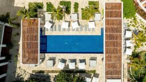 Πισίνα στο ή κοντά στο 2BR Beachfront Exclusive Condo w/ Top Features