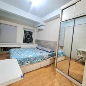 a bedroom with a bed and a window at Apartemen Patraland Urbano By Addict Room in Bulanbulan