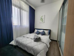 Ein Bett oder Betten in einem Zimmer der Unterkunft CasaZlyn Studio By MySky Stays at Presint 5, Putrajaya