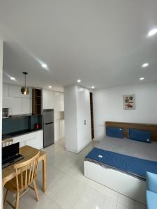 Kuchyň nebo kuchyňský kout v ubytování VM Apartment võng thị,The Lakeview - West Lake