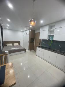Kuchyň nebo kuchyňský kout v ubytování VM Apartment võng thị,The Lakeview - West Lake