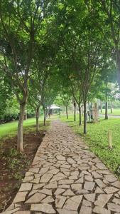 Zahrada ubytování Teesta Suites at Lodha Belmondo Golf Resort 1BHK Apartments in Pune 어서 오세요