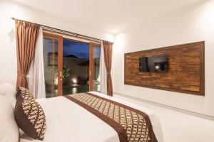 TV a/nebo společenská místnost v ubytování 6 Bedrooms Private Pool Villa Cemagi