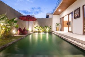 Bazén v ubytování 6 Bedrooms Private Pool Villa Cemagi nebo v jeho okolí