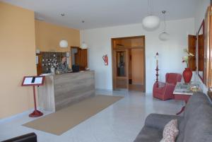 Гостиная зона в Hotel Playa de las Catedrales