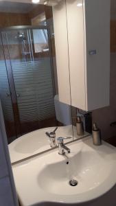 Kúpeľňa v ubytovaní Leander Apartman Balatonakali + 13 fotografií