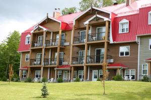 Zdjęcie z galerii obiektu Auberge du Lac Morency w mieście Saint-Hippolyte