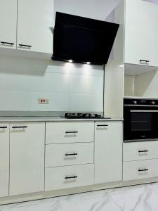 Η κουζίνα ή μικρή κουζίνα στο Posh Luxury Apartment
