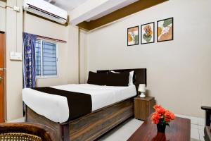Super Collection O NIT More Adityapur Formerly Hotel Subheksha客房内的一张或多张床位