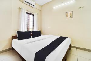 Cama ou camas em um quarto em Super Hotel O Ambalamedu
