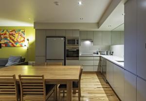 Η κουζίνα ή μικρή κουζίνα στο Altezza 2 bedroom apartments