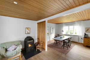 Posezení v ubytování Cozy Cottage On North Bornholm