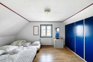 Postel nebo postele na pokoji v ubytování Cozy Cottage On North Bornholm