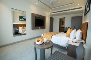 TV a/nebo společenská místnost v ubytování Spree Ashodev Hotel