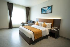 Postel nebo postele na pokoji v ubytování Spree Ashodev Hotel