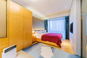 Ένα ή περισσότερα κρεβάτια σε δωμάτιο στο VanHao Serviced Apartment-Zhujiang Newtown-Near the US consulate-Vaperse the same building