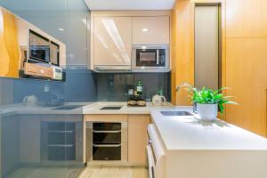 Η κουζίνα ή μικρή κουζίνα στο VanHao Serviced Apartment-Zhujiang Newtown-Near the US consulate-Vaperse the same building +15 φωτογραφίες