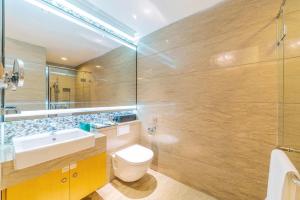 Ένα μπάνιο στο VanHao Serviced Apartment-Zhujiang Newtown-Near the US consulate-Vaperse the same building