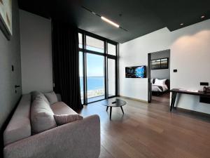 Televisyen dan/atau pusat hiburan di STAY ONLY Tower Suites