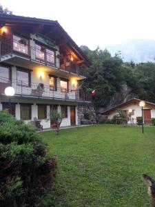 a large building with balconies and a green yard at Ristoro Saint Roch in Hone