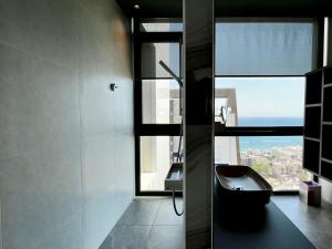 Bilik mandi di STAY ONLY Tower Suites