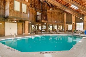 a large swimming pool in a large building at Quality Inn Grand Rapids South-Byron Center in Grand Rapids