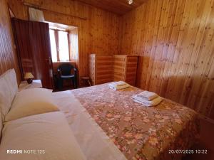 Ένα ή περισσότερα κρεβάτια σε δωμάτιο στο Casa Latini baita alta montagna
