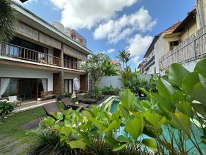 Κήπος έξω από το Balcony Living Apartment