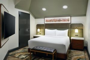 Tryon Riverfront Inn New Bern, Tapestry Collection By Hilton客房内的一张或多张床位