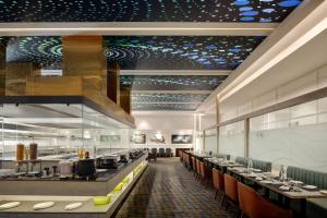 Restaurace v ubytování Ramada Plaza by Wyndham Jammu Vijaypur
