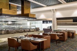 Restaurace v ubytování Ramada Plaza by Wyndham Jammu Vijaypur