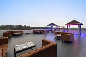 Posezení v ubytování Ramada Plaza by Wyndham Jammu Vijaypur
