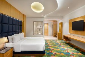 Postel nebo postele na pokoji v ubytování Ramada Plaza by Wyndham Jammu Vijaypur