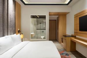 Postel nebo postele na pokoji v ubytování Ramada Plaza by Wyndham Jammu Vijaypur