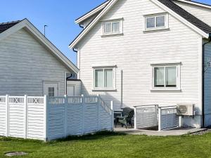 Billede fra billedgalleriet på 4 person holiday home in Borhaug i Borhaug