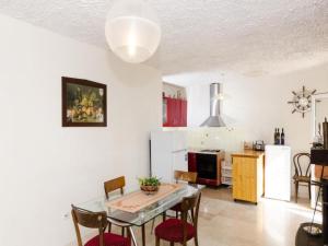 a kitchen and dining room with a table and chairs at Holiday Home Jasminka - Three Bedroom Holiday Home with Terrace and Sea View in Potomje