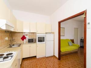 Ảnh trong thư viện ảnh của Holiday Home Blue Vineyard- Three Bedroom House with Terrace and Sea View ở Potomje