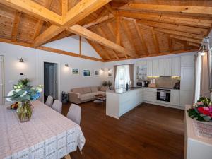 Кухня или мини-кухня в Villa Ivi -Two Bedroom Villa with Swimming Pool
