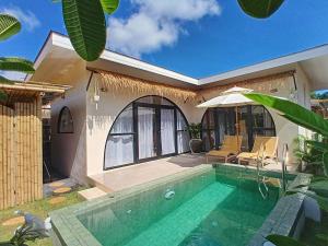 Bazén v ubytování Boho Villas nebo v jeho okolí