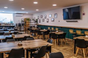 Μια τηλεόραση ή/και κέντρο ψυχαγωγίας στο Forrest Jantar