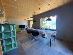 a dining room with a table and some chairs at s`gmiatli in Iselsberg