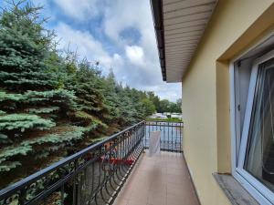 - Balcón de casa con vistas en Bursztynowy Brzeg, en Gąski