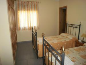 Ένα ή περισσότερα κρεβάτια σε δωμάτιο στο Hostal Miraflor de las Cadenas