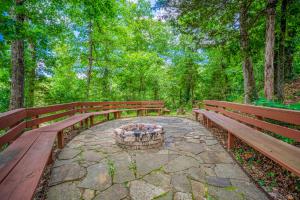 Κήπος έξω από το Hotel O Eureka Springs - Christ of Ozark Area +64 φωτογραφίες