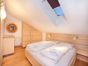 Apartment in Wald im Pinzgau with Swimming Pool and Views 객실 침대
