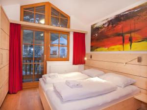 Apartment in Wald im Pinzgau with Swimming Pool and Views 객실 침대