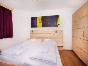 Apartment in Wald im Pinzgau with Swimming Pool and Views 객실 침대