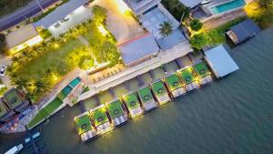 Un jardín fuera de Blueskyraft resort 13 fotos más