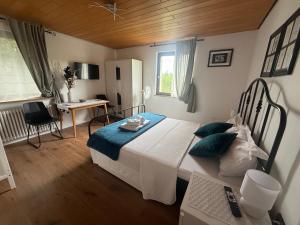 Ένα ή περισσότερα κρεβάτια σε δωμάτιο στο Emi's Guesthouse A2