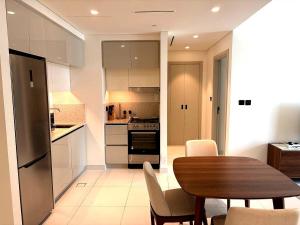 a kitchen and dining room with a table and chairs at Palm View Marina Vista 1BR Beachfront in Dubai